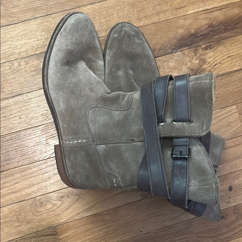 Bussola Gray Ankle Boots with Decorative Straps